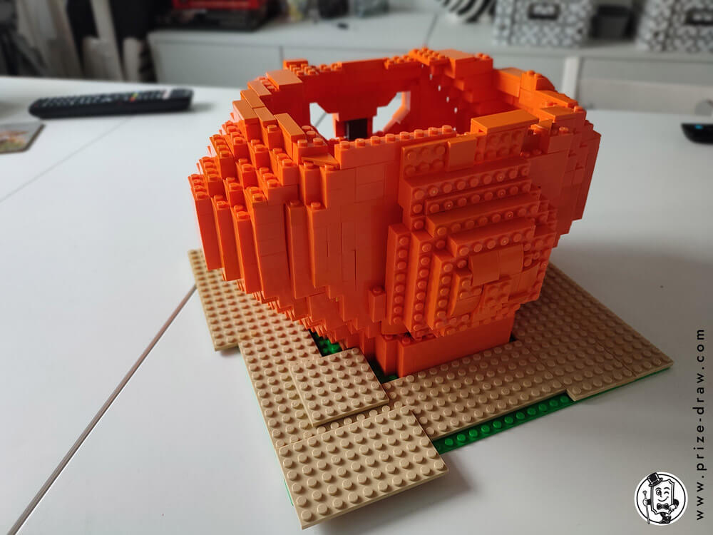 Back view of pumpkin lego head